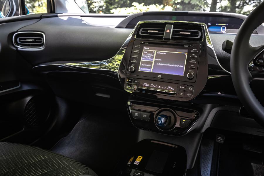 Торпедо Toyota Prius 2019 года  (UK) (фото 27 из 37)